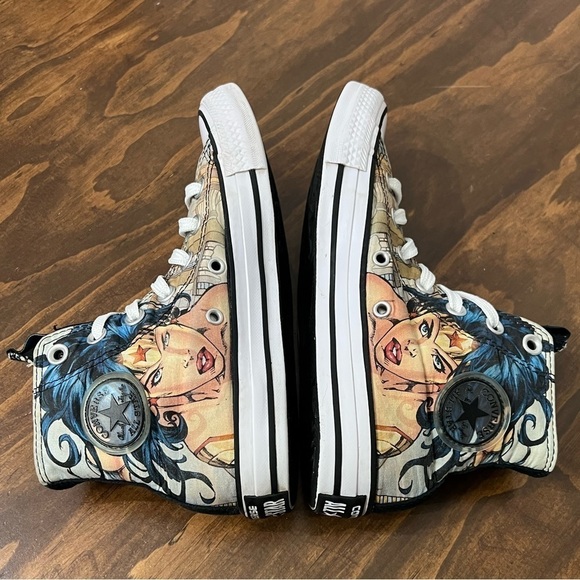 Converse Wonder Woman chick Taylor  high top shoes size 6 women 4 men DC comics - Picture 3 of 13